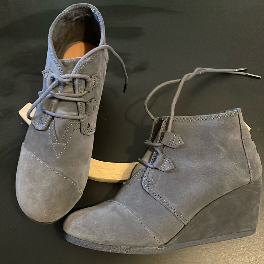 Toms - gray ‘suede’ tie wedge heel booties - Size 6.5